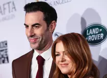 Isla Fisher și Sacha Baron Cohen au divorțat după două decenii de iubire: „Ne punem, în sfârșit, rachetele jos”