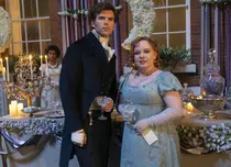 Cine este celebra actriță care dublează vocea lui Lady Whistledown în „Bridgerton”. Fanii au fost uimiți când au aflat