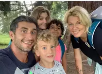 Cum arată astăzi Roxana India, fetița adoptată de Dragoș Bucur și Dana Nălbaru. S-a integrat perfect în familie