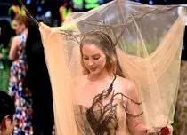 Cele mai neinspirate ținute de la Met Gala 2024. Lana del Rey și modelul Gigi Hadid, criticate pentru rochiile alese