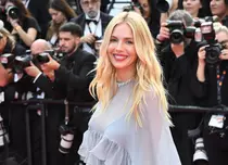 Sienna Miller, apariție de senzație alături de fiica ei, la Cannes 2024. Marlowe a atras toate privirile pe covorul roșu