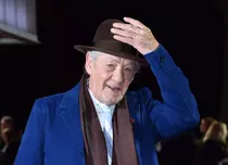 Ce se întâmplă cu Ian McKellen. „Gandalf” a căzut de pe scenă, la Londra, și a fost internat în spital
