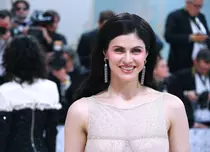 Alexandra Daddario este însărcinată în șase luni. Primele imagini cu burtica de gravidă