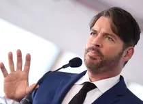 „Faleza iubirii” s-a lansat pe Netflix. Distribuția, povestea și trailerul noii comedii romantice