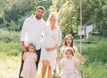 Laura Cosoi a născut! A devenit mamă pentru a patra oară. Ce nume au ales ea și soțul ei pentru bebeluș