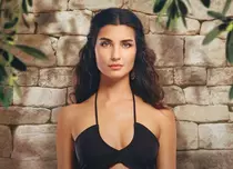 Tuba Büyüküstün, lecție de eleganță la Săptămâna Modei de la Paris. Ținuta care a atras privirea tuturor