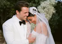 Turcul Tolga Sarıtaș a făcut nuntă frumoasă. Cu cine s-a însurat actorul