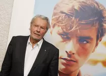 Viața și cariera lui Alain Delon. Apreciat de milioane de oameni, actorul nu și-a găsit niciodată liniștea