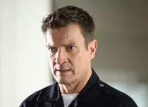 „Recrutul” revine  cu noi episoade la AXN. Când începe sezonul 6 al serialului cu Nathan Fillion