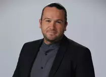 Sebastian Zachmann revine la Prima TV cu un nou sezon de „Insider politic”. Cine este primul invitat al emisiunii