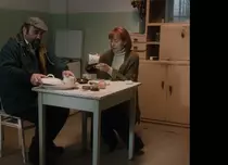 CRONICĂ. După succesul extraordinar de la Veneția, filmul „Anul Nou care n-a fost” este pe primul loc în preferințele spectatorilor din România
