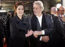Testamentul lui Alain Delon a fost trimis copiilor săi. Cine primește cea mai mare parte din averea actorului