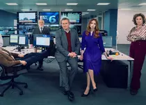 Desființat de o glumă. Ce știm despre miniseria „Douglas Is Cancelled”, lansată de SkyShowtime. Poveste, distribuție, trailer