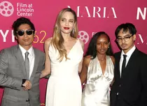 Angelina Jolie, lecție de stil la premiera din New York a filmului „Maria”. Actrița a fost însoțită de trei dintre copiii săi