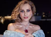 Iulia Vântur, apariție ca o prințesă la un festival din Abu Dhabi. Bijuteria de 200 de karate a atras toate privirile