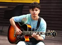 Emilian, o nouă surpriză pentru fani. Cum sună melodie care ar fi putut să fie coloana sonoră pentru serialul Ana, mi-ai fost scrisă în ADN