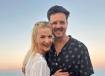 Ce reguli stricte le impun Elwira și Mihai Petre celor două fiice. Interdicția de la care nimeni nu se abate la masă