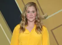 Amy Schumer, despre chinul prin care a trecut când a slăbit 13 kilograme. „Arătam minunat, dar nu puteam să ridic capul de pe pernă”