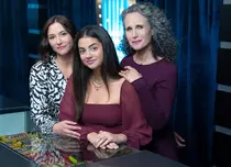 „Drumul spre casă” începe la DIVA. În noul serial joacă Andie MacDowell, dar și o actriță din „Anatomia lui Grey”. Programul de difuzare