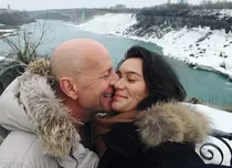 Emma Heming, declarație de dragoste pentru Bruce Willis de Ziua Îndrăgostiților. Soția actorului impresionează fanii cu amintiri prețioase de familie