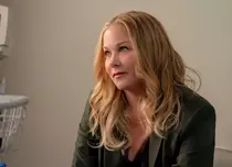 Christina Applegate, a ajuns la spital de peste 30 de ori din cauza unor dureri insuportabile. „Au făcut toate testele posibile pe mine”