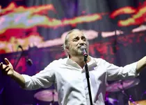 Volkan Konak a murit în timpul unui concert. Artistul turc s-a prăbușit în fața publicului