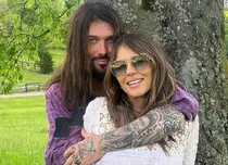 Elizabeth Hurley și Billy Ray Cyrus, cel mai nou cuplu de la Hollywood. Cum a început povestea lor