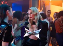 Camille Razat părăsește serialul „Emily in Paris” în sezonul 5. Ce schimbări se anunță pentru producția Netflix