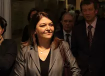 Cine este și cu ce se ocupă Adina Vălean, soția lui Crin Antonescu. S-a căsătorit cu politicianul în secret, departe de România
