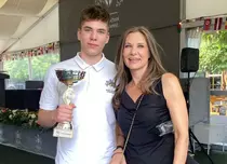 Fiul Romaniței Iovan a fost admis la cinci facultăți din Marea Britanie. Albert visează să profeseze în România