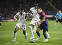 CHAMPIONS LEAGUE: Cine transmite returul meciurilor Inter – Barcelona și PSG – Arsenal
