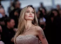 Angelina Jolie, mai vulnerabilă ca niciodată: și-a arătat cicatricile după mastectomie într-un pictorial emoționant pentru TIME