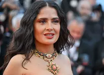Salma Hayek a împlinit 59 de ani. Fotografia în costum de baie care a stârnit valuri pe Instagram