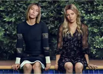 Două surori, o crimă și un trecut care nu iartă: „Sora mai bună”, noul thriller de pe Prime Video cu Jessica Biel și Elizabeth Banks