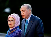 Emine Erdoğan, apariție spectaculoasă la Summitul NATO 2025. Ținuta aleasă de Prima Doamnă a Turciei a atras toate privirile