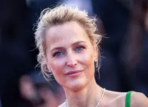 Gillian Anderson, dezvăluiri fără rețineri în cartea „Ce-și doresc femeile – Vreau”. Actrița povestește despre fantezii erotice