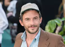 Jonathan Bailey, desemnat „cel mai sexy bărbat în viață” al anului 2025 de revista People. Primele declarații ale actorului din „Bridgerton”