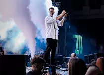 Concert cu noroc pentru The Motans, la Arenele Romane. Denis Roabeș și invitații săi au oferit un show spectaculos