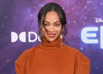 Zoe Saldaña, apariție spectaculoasă alături de cei trei fii la premiera filmului „Elio”. Imaginile de pe covorul roșu