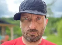 Cheloo, depistat pozitiv pentru droguri, după ce a făcut scandal în curtea Catedralei Mântuirii Neamului. Cum se apară artistul