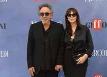 Tim Burton și Monica Bellucci s-au despărțit după trei ani de relație. Ce mesaj au transmis fanilor