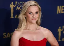 Reese Witherspoon, surprinsă în ipostaze pasionale cu noul iubit pe un iaht de lux. Imaginile care i-au uimit pe fani