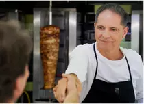Dan Negru, mecanic, medic și vânzător de fast-food în promo-urile noului sezon „Jocul cuvintelor” – ce surprize aduce emisiunea
