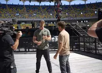 Cum a ajuns Chris Hemsworth să traiască mai bine, la București. Întreaga experiență, disponibilă pe Disney+