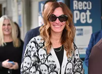 Julia Roberts, look neașteptat la sosirea în Veneția. Ținuta neobișnuită a actriței a stârnit curiozitatea fanilor