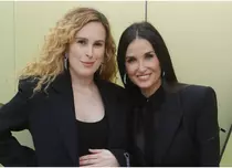 Demi Moore, mesaj emoționant de ziua fiicei Rumer: „La mulți ani celei care m-a făcut mamă!”. Imagini rare de familie