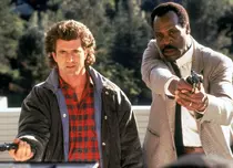 Mel Gibson și Danny Glover revin într-un maraton Armă mortală: toate cele 4 filme, în weekend la DIVA. Programul de difuzare