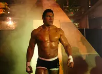 Dwayne Johnson strălucește într-un rol neașteptat în „Smashing Machine” – povestea legendarului luptător Mark Kerr ajunge în România