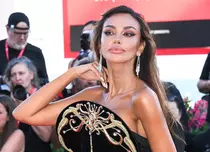 GALERIE FOTO. Mădălina Ghenea strălucește la Festivalul de Film de la Veneția. Actrița, lăudată pentru ținuta aleasă