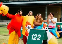 Moment neașteptat la Asia Express: Raluca Bădulescu l-a sărutat pe Emil Rengle în văzul tuturor. Cum a reacționat logodnicul coregrafului